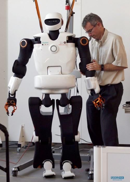 法国研发智能机器人勤杂工可以帮助人类做家务